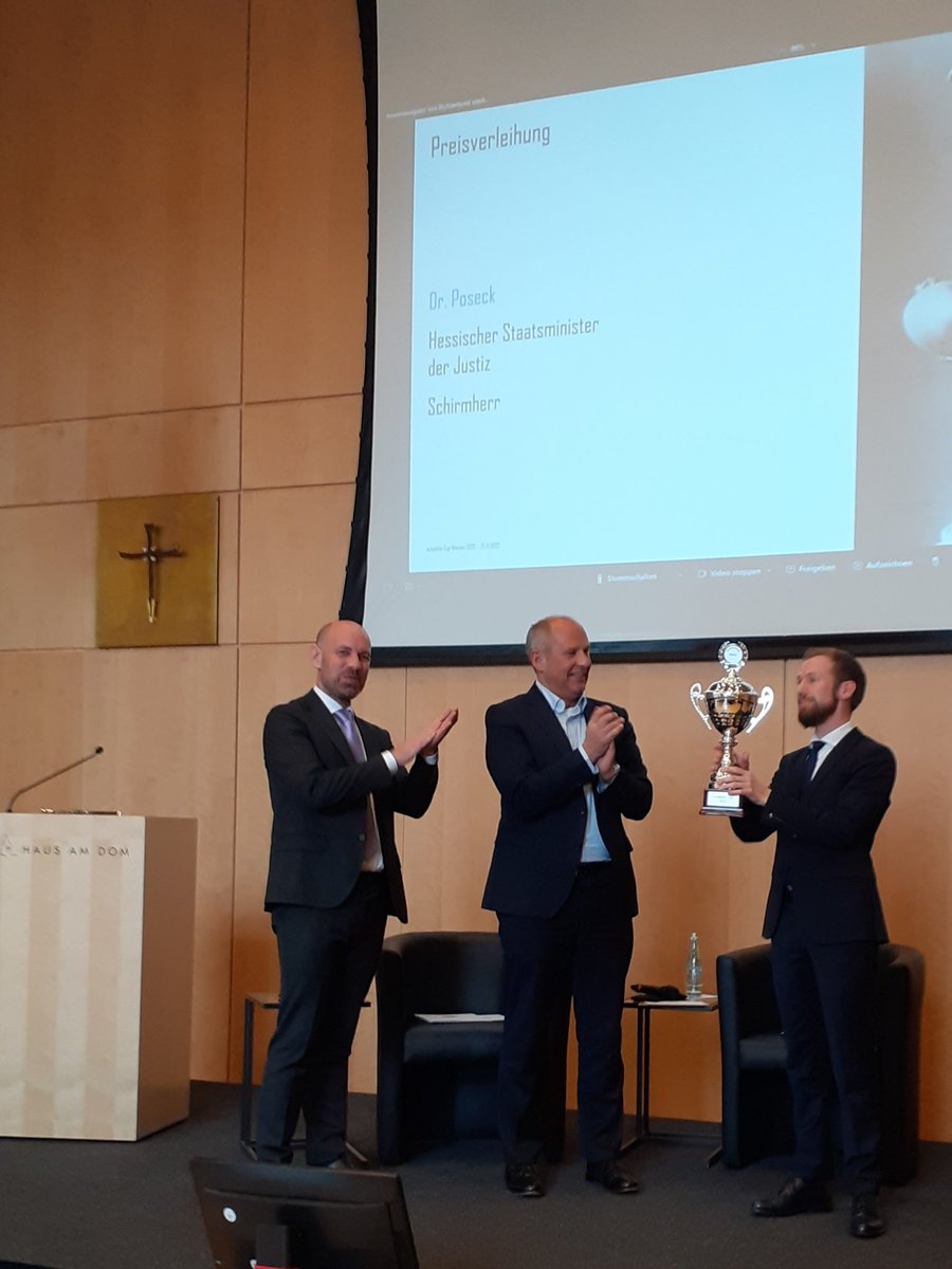 Richterbund Hessen (@richterbundhess) on Twitter photo Der #EJusticeCup Hessen 2022 des <a href="/RichterbundHess/">Richterbund Hessen</a> und <a href="/IBM/">IBM</a>, verliehen von Roman Poseck <a href="/Justiz_Hessen/">Justiz Hessen</a>, geht an <a href="/sjheetkamp/">Prof. Dr. Simon Heetkamp</a> für #EVA, die elektronische Verfahrensassistenz für #Richter. #Justiz #KI #IT Der #EJusticeCup Hessen 2022 des <a href="/RichterbundHess/">Richterbund Hessen</a> und <a href="/IBM/">IBM</a>, verliehen von Roman Poseck <a href="/Justiz_Hessen/">Justiz Hessen</a>, geht an <a href="/sjheetkamp/">Prof. Dr. Simon Heetkamp</a> für #EVA, die elektronische Verfahrensassistenz für #Richter. #Justiz #KI #IT