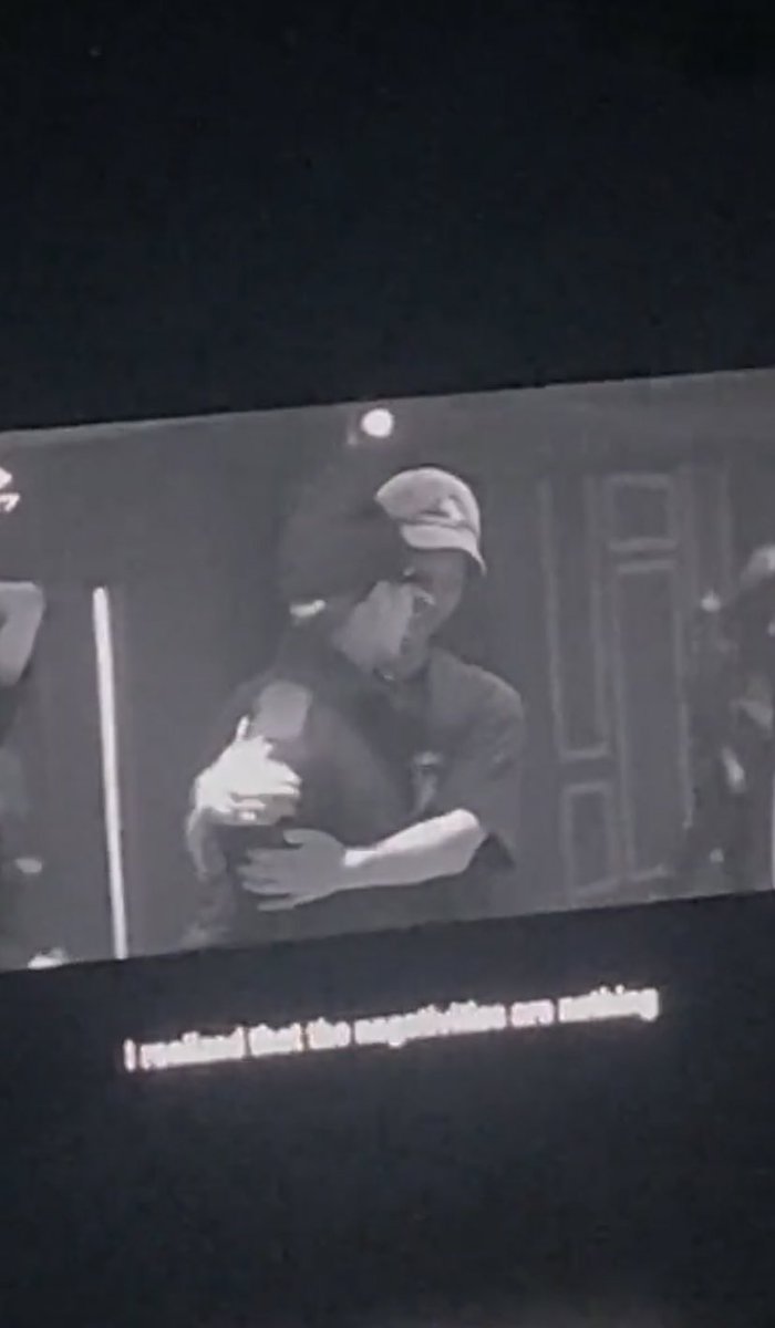 jackbeomcrumbs's tweet photo. this clip was included in one of Jackson’s VCR in his concert 🥺

#JacksonWangWorldTour
#MAGICMANWorldTour
#JacksonWangWorldTourInBKK_DAY1 https://t.co/lb1qk8L3Ht