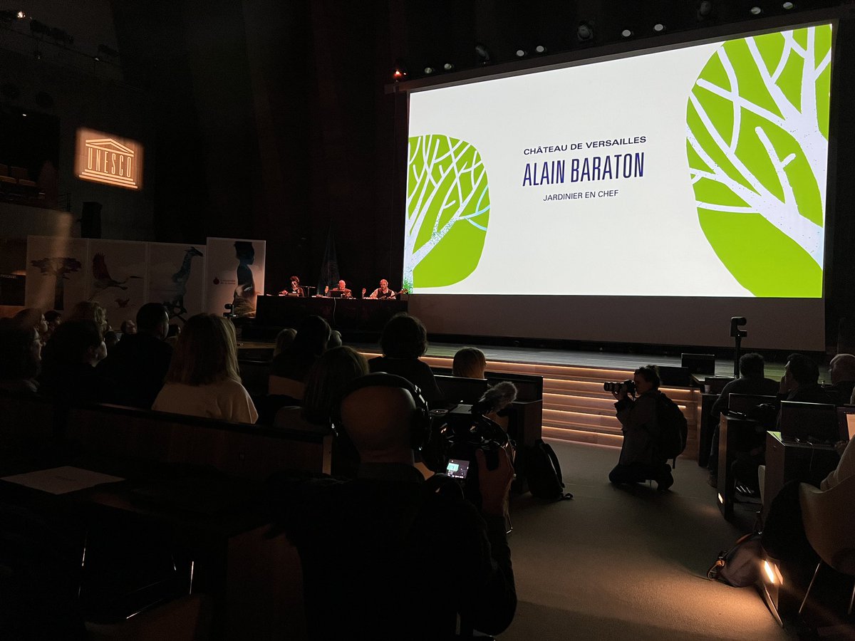 universiteterre's tweet photo. #UT2022 | Le LIVE MAGAZINE du luxe durable

@Yann_A_B - @GoodPlanet_
Alain BARATON - @CVersailles
Marie-Claire DAVEU - @KeringGroup
@PierreHerme_FR
Guillaume de SEYNES - @Hermes_Paris
Marine SIMON LE BOURGEOIS - @LancomeFR
Aude VERGNE - @chloefashion

#PEA2022 https://t.co/rDJQkbp98F