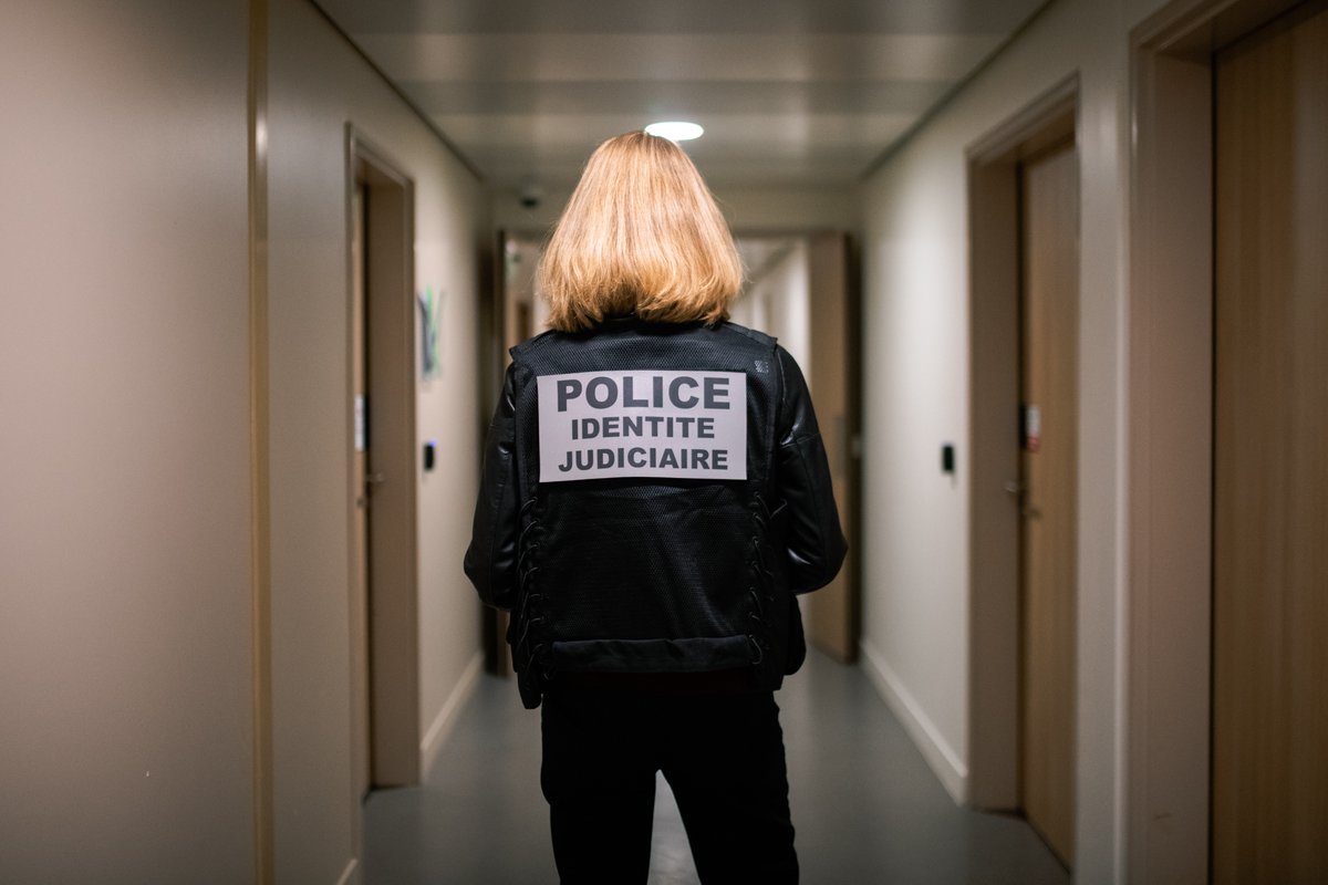 🎧 Plongée au cœur de la vie d'un commissariat de police avec Cécile Moral 👮‍♀️
▶️ Retour sur plus de 20 ans dans la <a href="/PoliceNationale/">Police nationale</a> et sur un métier connu pourtant très méconnu !
📲 C'est à écouter ici et partout ! ⤵️
smartlink.ausha.co/faut-le-faire/…
📸 <a href="/JulieSebadelha/">Julie Sebadelha</a> 
Cc <a href="/PorteParolePN/">Porte-parole de la police nationale</a>
