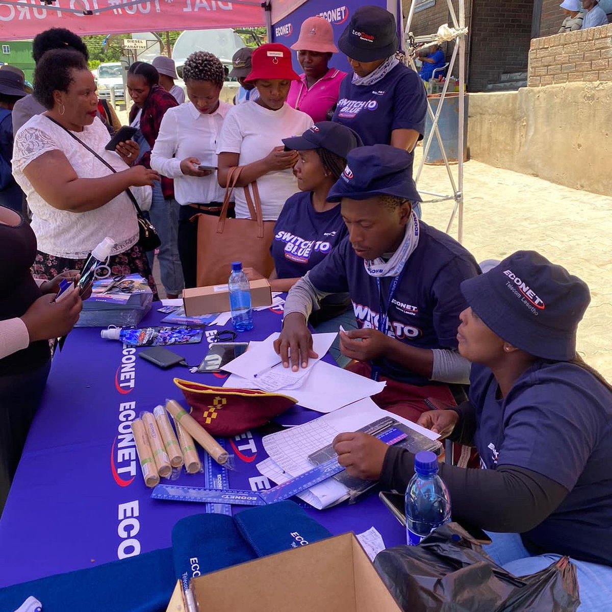 econetlesotho's tweet photo. Scenes from the #SwitchToBlue district campaign in Quthing today 🙌🏾 Buy call/data bundles, redeem your token voucher and send it to 65123 to be entered in the live daily draw and stand a chance to win amazing products 🎁
Mohale’s Hoek, join us tomorrow for your chance to win! https://t.co/1nY2DPl3UT