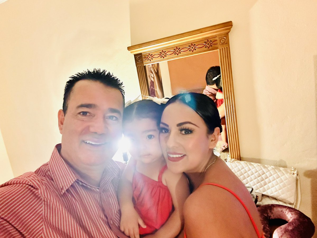 mitzinerina's tweet photo. @aesquinca @alfa913fm #CaminotoALaEscuela Mi Ghalia quiere un Osito Cumplidor! Tiene 2 Años jaja pero te escuchamos todas las mañanas camino a la Guardería Somos de Durango viviendo en esta Hermosa CDMX , Le gustan los ositos y siempre sale con Luz en sus fotos y yo también jajaj Saludos Toño! https://t.co/6wat4hIz7J