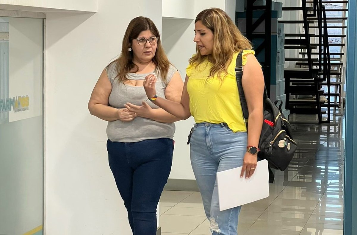 chequeadaslr's tweet photo. #Visita👥
👉La legisladora @Lourdez_ortiz visitó las instalaciones de #Farmapos para interiorizarse de los procesos de compra y mantenimiento de la medicación destinada a Planes Especiales. Desde la entidad agradecieron el interés de la diputada por el trabajo realizado! https://t.co/DW5dS4sHb2