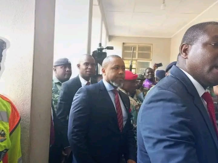 Breaking 
Lilongwe magistrate Madalitso Chimwaza has granted bail to vice president Saulos Chilima, who has been charged with corruption charges. 

He is accused of receiving $280 000 and other items from Zuneth Sattar.