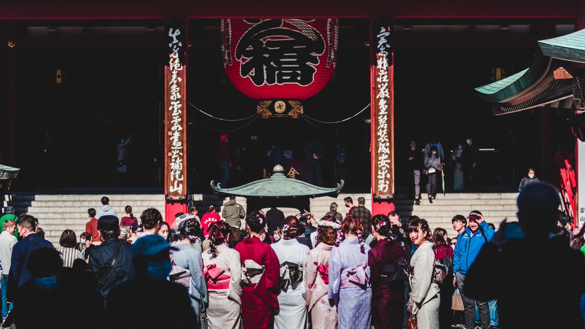 henryism8's tweet photo. 私は浅草寺が大好きだ。
来るたびに前と変わらずものもあれば、いつもと違う何かのサプライズもある。もしや人生にも予想外のハプニングが起きたら面白いと同然なのか。ふむふむ。興味深いなのだ。
（自分の書き方がダイアリーみたいで草ｗ） https://t.co/zMIZmnU3U5