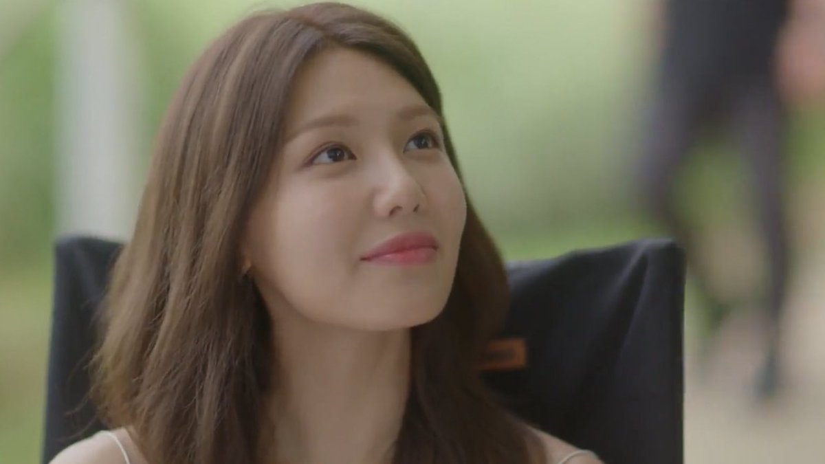 iconickdramas's tweet photo. Started watching #FanletterPlease and it's really a breath of fresh air from all the thriller kdramas <3 

It's just 4 episodes long so it's fast-paced and super fun to watch! I'm really enjoying seeing Sooyoung as a top actress and Yoon Park as a single father here! https://t.co/G8QkBnbARR