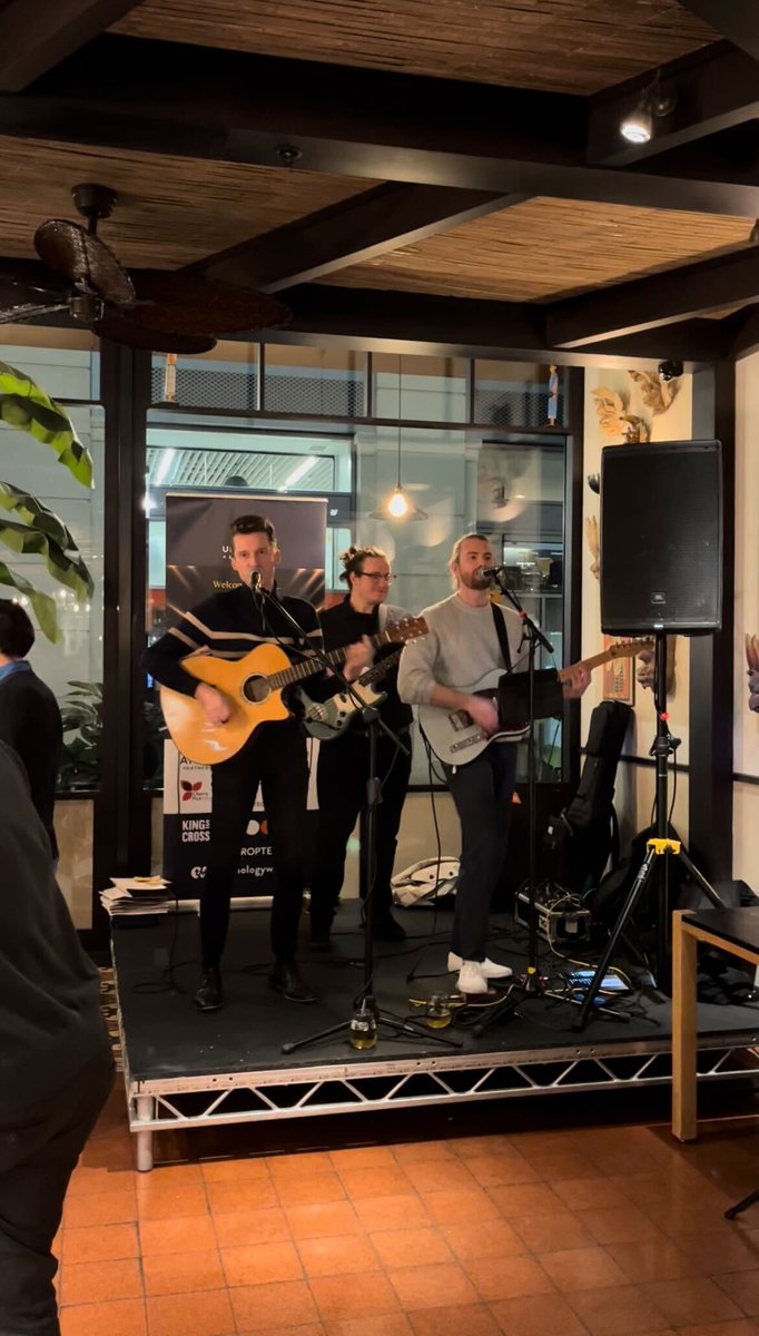 Let’s talk about last night, where the #BloxTeam had a cracking evening at the <a href="/UKProptech/">UK PropTech Association</a> Awards, connecting with many exciting companies bringing innovative solutions to the property world! 🏡

<a href="/ellyhigginsx/">Eleanor Higgins</a> @LornaBloxspring 🥳

#UKPAawards2022 #NeedPR