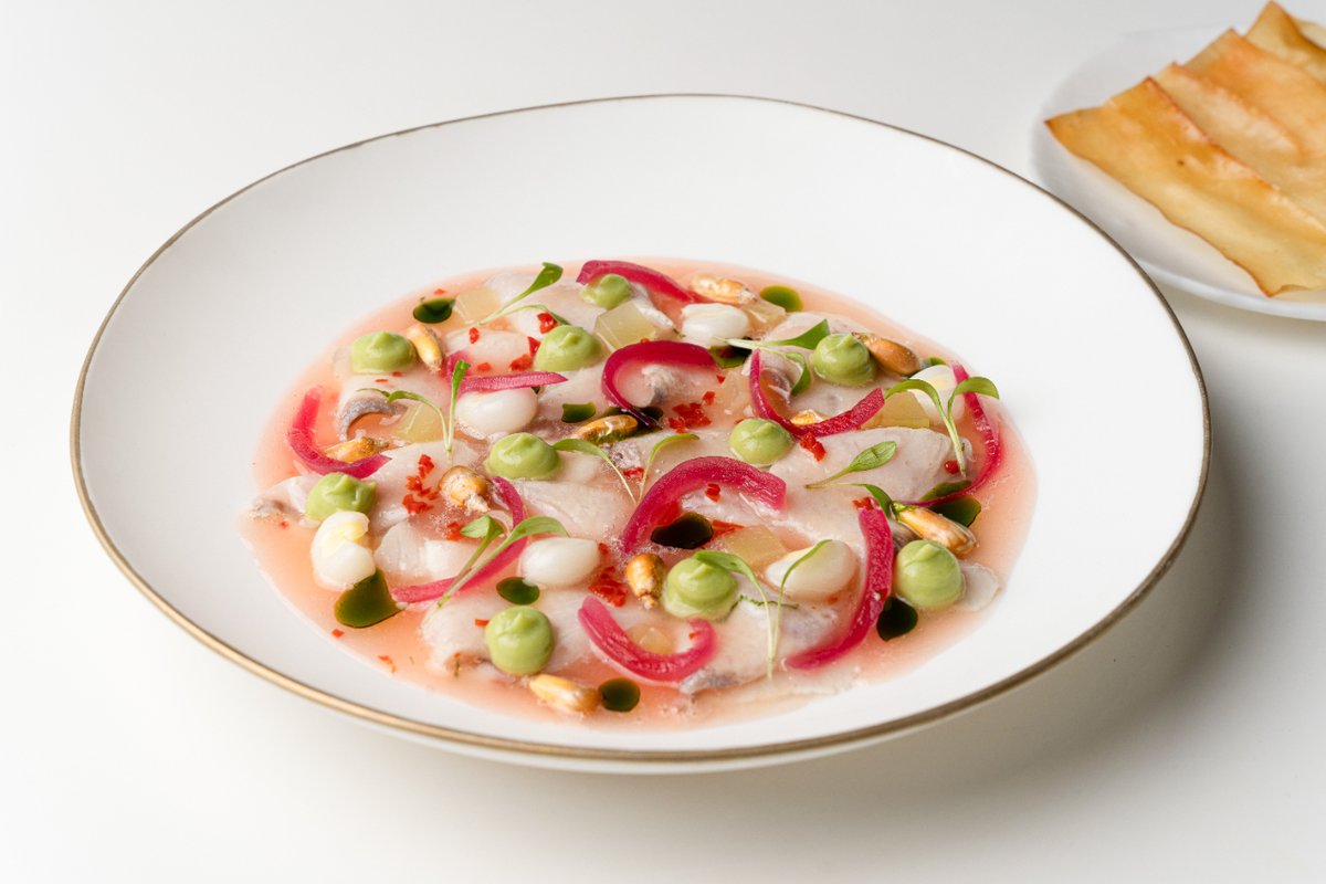 teatrokitchen's tweet photo. Ácido, dulce y crujiente en un solo acto.
🌟Aguachile de pez limón &amp; chips de yuca🌟
👨‍🍳 @oliverpelu

#seafoodbarcelona #restaurantesbarcelona #foodlovers #foodstyling #foodiesbarcelona #teatrorestaurant #teatrobarcelona https://t.co/lBtZcVYcf4