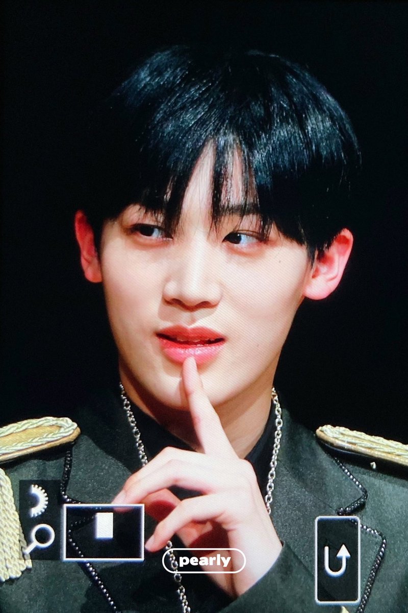 pearly_hj's tweet photo. 221125 하하 제복얼짱
#배현준 #BaeHyunjun #ATBO https://t.co/4Dh4cHFHen