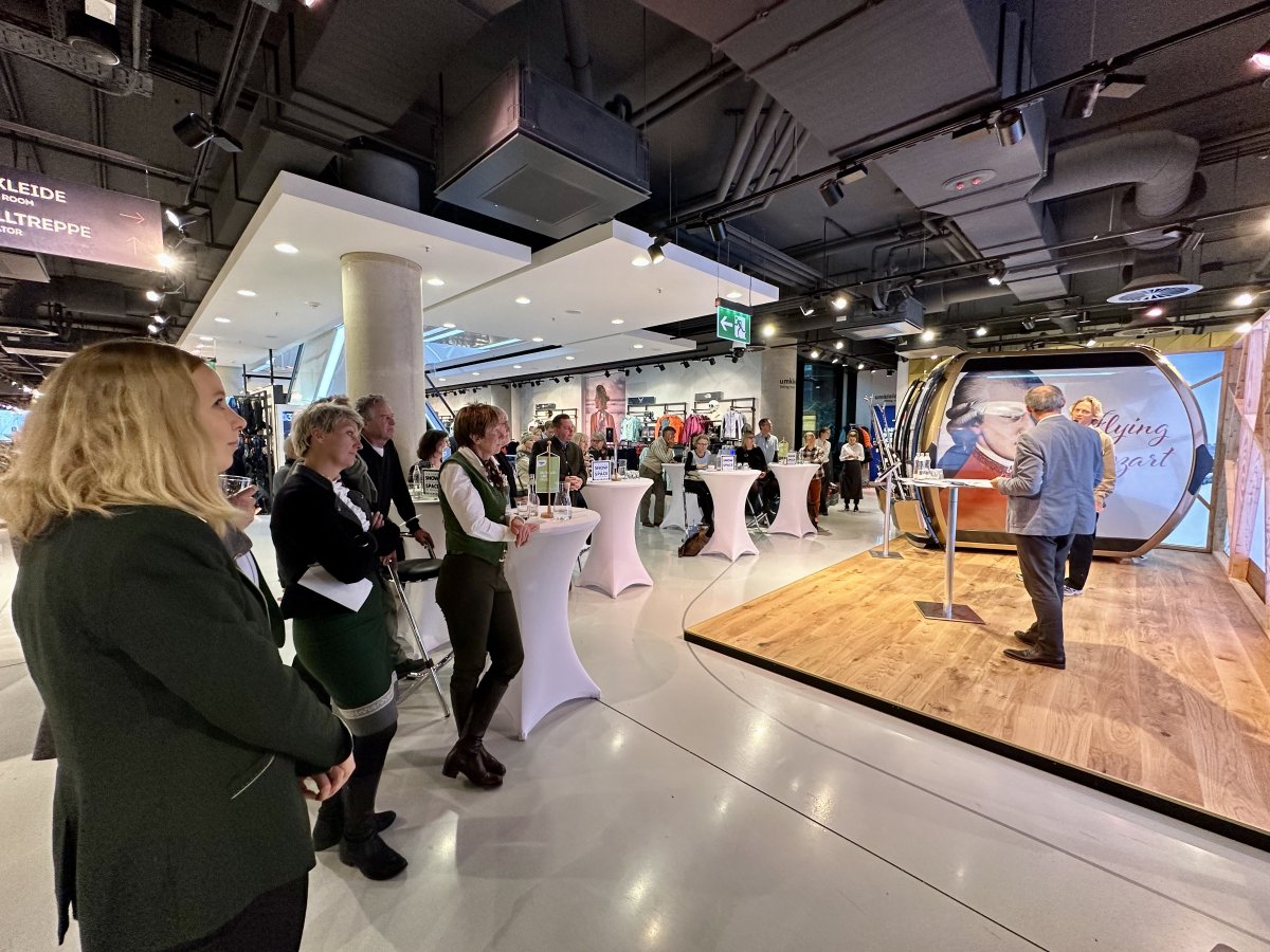 The last press event for our #GenerationWinter campaign took place in Munich at the #SportScheck Headquater 😍

Together with Snow Space Salzburg 🏔️🚠 we looked ahead to the winter season that starts in a few days. 💙

#salzburgerland #generationwinter #winterseason #skimodeon