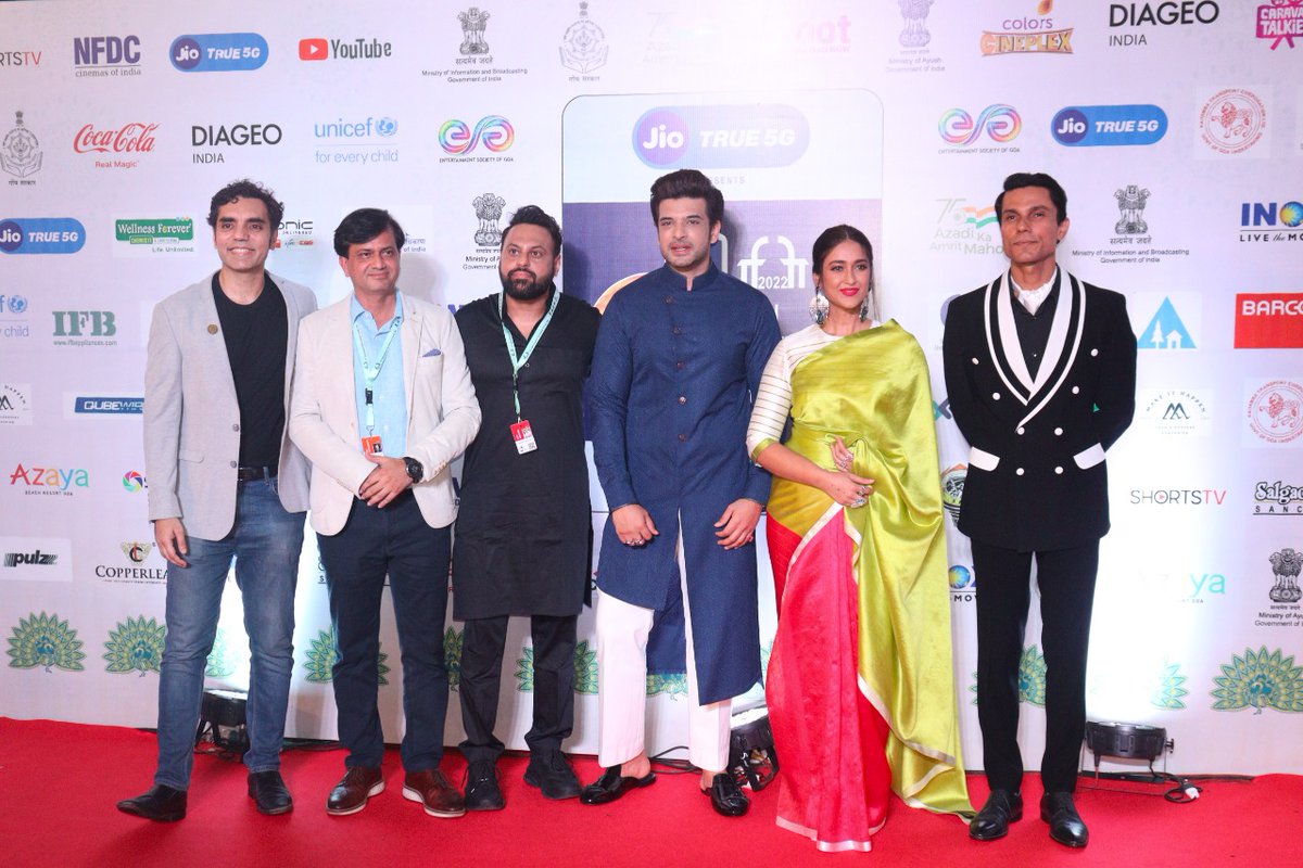 DelhiTimesTweet's tweet photo. #IFFI2022: Team #TeraKyaHogaLovely graces the #RedCarpet on Day 6 of @IFFIGoa; see pics

@kkundrra @RandeepHooda

#KaranKundrra #IleanaDCruz #RandeepHooda #IFFI53 #IFFI53Goa #IFFIGoa #IFFI #Cinema https://t.co/mAFE4rtdKX