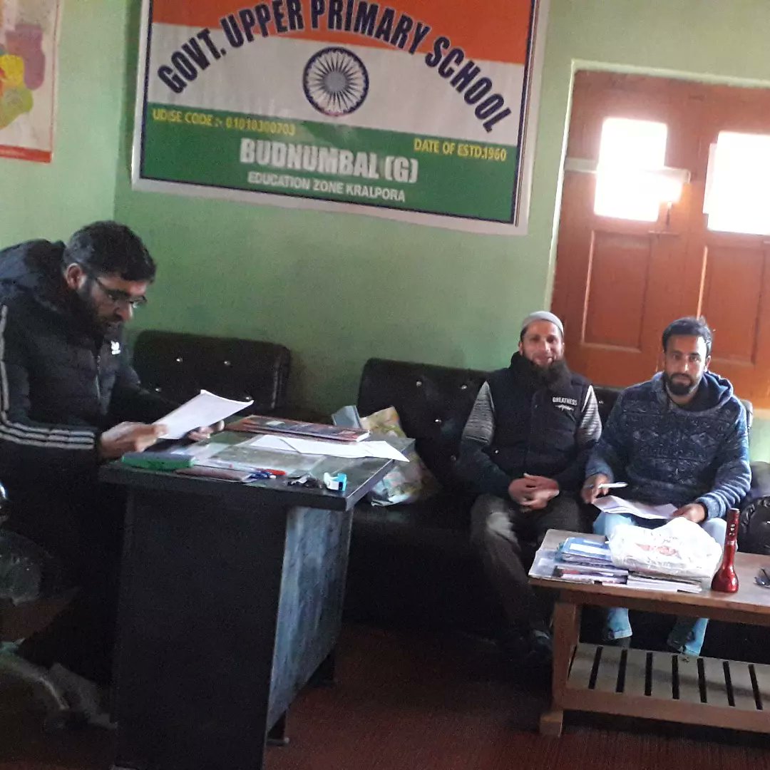 upsbudnumbalg's tweet photo. Today  on 25 Nov. 2022 Evaluation Team for  Zimadari Programme  visited to UPS  Budnumbal G and conducted the Assessment of Zimadari Programme of this school peacefully as per the guidelines. All the parameters related to the #ZIMADARI  were checked properly. https://t.co/gtu1X8AXXs