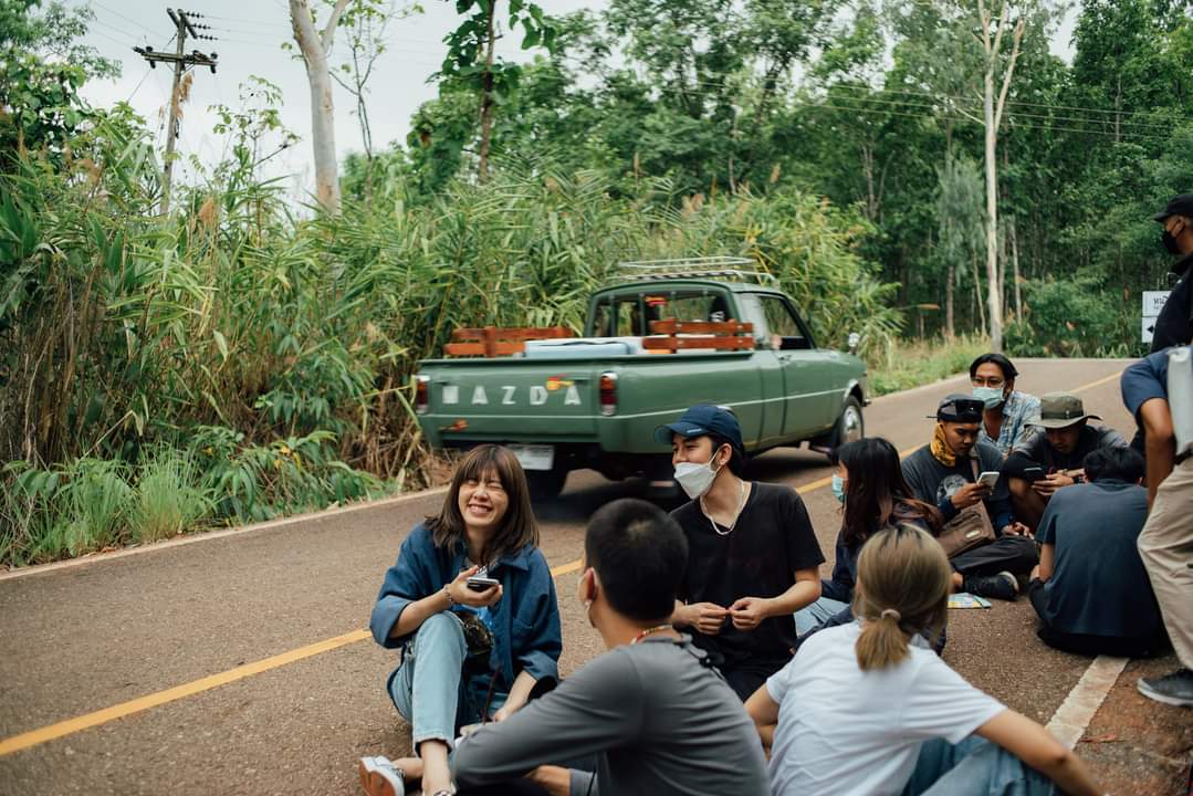 KantathepH's tweet photo. โทดทีนะพี่ปรางกูกลมกลืนกับทีมงานจังว่ะ55555 https://t.co/HuLY9vGDwo