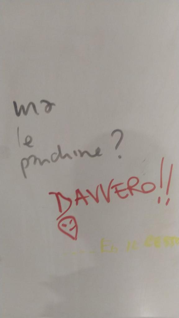 IvanCurzolo's tweet photo. Graffiti di critica costruttiva #ferroviedellostato #stazionebologna #ffss https://t.co/lBn3nGovu0