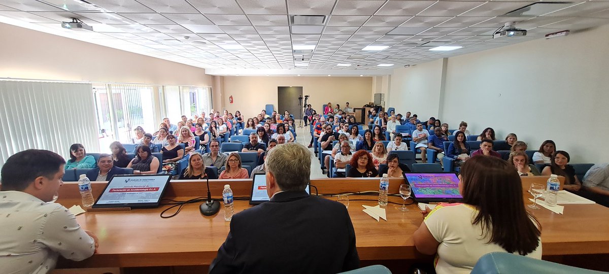 SindicatoDSalud's tweet photo. #AHORA @vascozubieta junto a @claunovion y @ASantillan81 realizan la apertura de la Jornada Provincial de Facturación en Accidentologia O.L.A https://t.co/dothc1vTx8