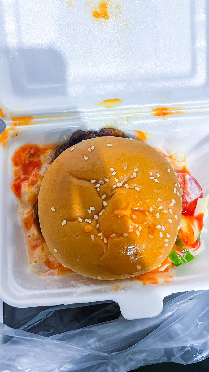 Makanan khas bontang itu bukan sambel gammi, tapi mbleber burger