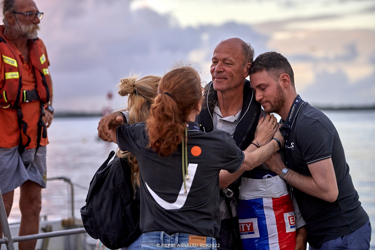 routedurhumENG's tweet image. [(PHOTOS 🚨 📸)]

Arrival of Gilles Buekenhout, #RhumMulti leader throughout the race, dropped by a cargo ship in @CRGuadeloupe after having capsized just before arriving. #RDR2022 
👉routedurhum.com/en/actualite/8…