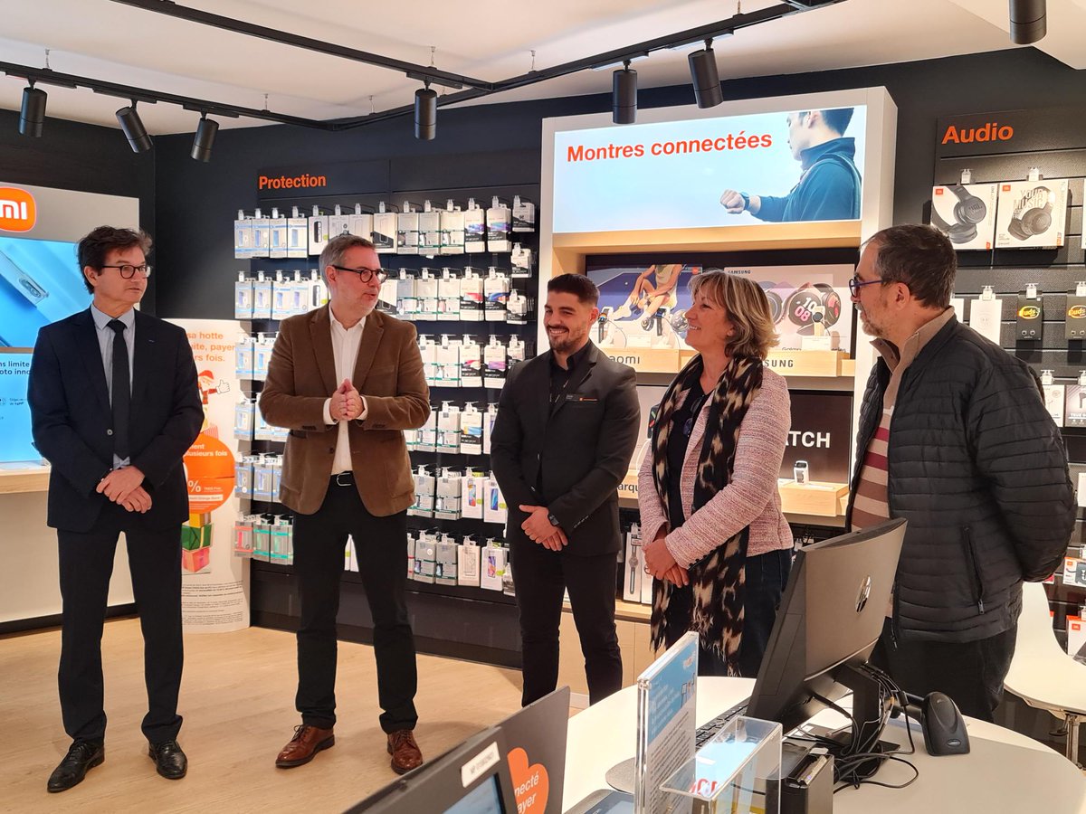 Frédéric Colard (@fredcolard) on Twitter photo Inauguration du magasin @GDT #Orange de Nogaro dans ses nouveau locaux, plus lumineux,plus spacieux au service des Nogaroliennes et Nogaroliens. Gautier et toute son équipe sont disponibles du lundi au samedi avec #TouslessouriresGdt <a href="/gilles_combe/">Gilles Combe</a> <a href="/FredericHeck/">Frédéric Heck</a> Inauguration du magasin @GDT #Orange de Nogaro dans ses nouveau locaux, plus lumineux,plus spacieux au service des Nogaroliennes et Nogaroliens. Gautier et toute son équipe sont disponibles du lundi au samedi avec #TouslessouriresGdt <a href="/gilles_combe/">Gilles Combe</a> <a href="/FredericHeck/">Frédéric Heck</a>