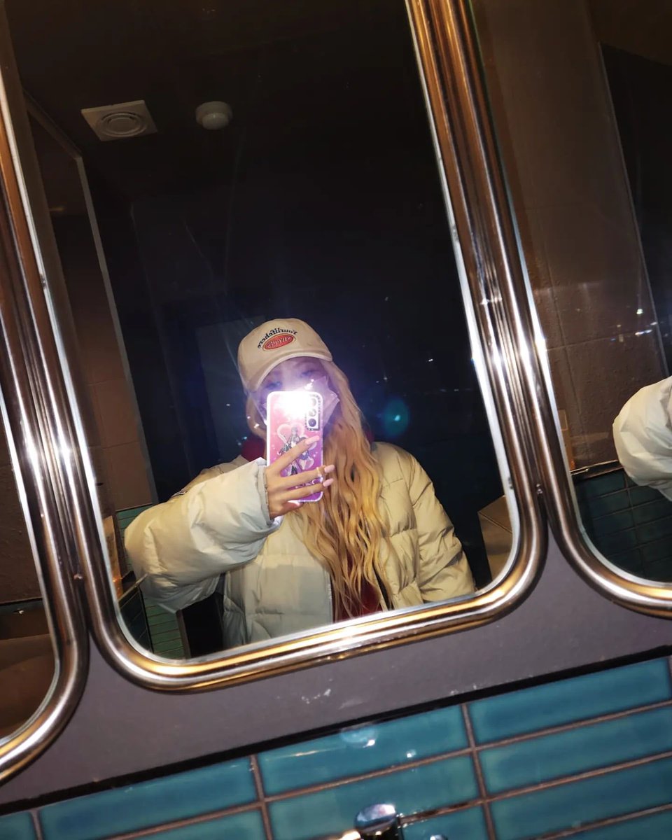idleskidz's tweet photo. today’s mirror selfie of best leaders https://t.co/gChLZFCBjl