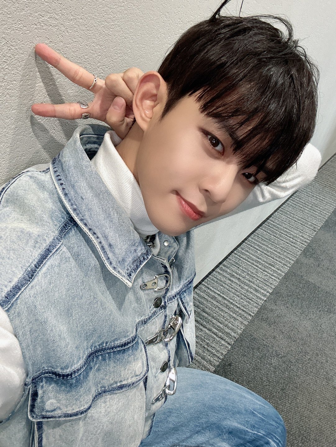 [잡담] 티오원 동건이 셀카 올려준 거 너무 이뻐 | 인스티즈