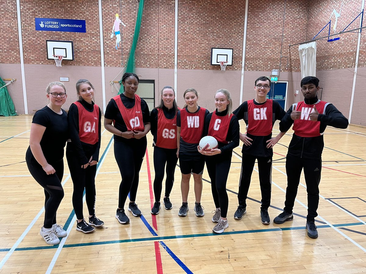 braidhurstpe's tweet photo. Staff vs Pupils - Round 2 🏆

Well done to the Staff who had a convincing win this afternoon vs our Senior pupils! 🏐

2-0 in the series to the teachers 🤓 https://t.co/yCsUk5NrCY