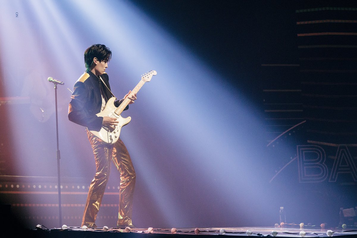 dhs0228's tweet photo. HQ 221120 딜라이트 콘서트

너는 네 꿈을 위해 노래하겠지만 나한테는 날 위해 부르는 것처럼 들리니 사랑하지 않을 수가 있나

#sf9 #에스에프나인 #유태양 #YOOTAEYANG https://t.co/ZeEVN5Oqgg