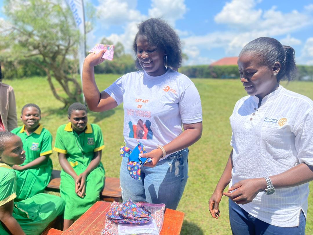 DwonaInitiative's tweet photo. Thanks to our partners, @stanbicug, @RCKlaMunyonyo, #TheThinkingWaterMillSociety and #StutesCleanWater for being a part of the girl child’s story.
#LetArtBeMyVoice #16DaysUg #16daysofActivism
@IriseEastAfrica @irise_int https://t.co/f0yul1ywNK