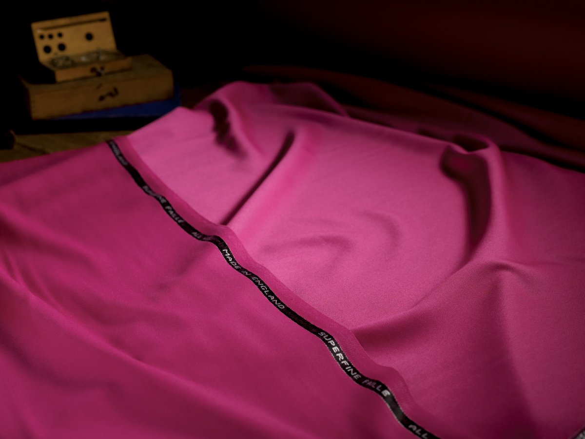 batemanogdenltd's tweet photo. This fialle weave features our most eye-catching and flamboyant palette, and is our longest-running range at Bateman &amp; Ogden due to its popularity.
Originally conceived with the help of House of Colour, this is our most iconic British range. https://t.co/CL2BmMHJXZ
