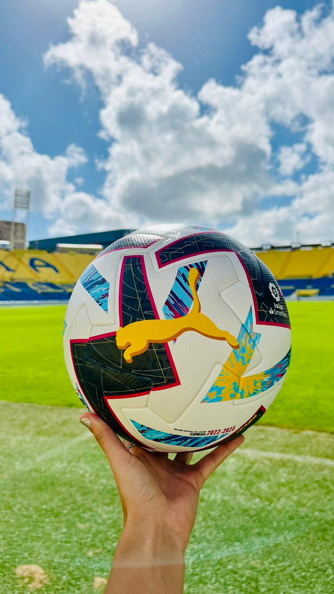 UDLP_Oficial's tweet photo. En primicia en @LaLiga, un invitado muy especial será el encargado de llevar el balón en el Derbi más esperado.
¿Adivinas quién acompañará a @pedrodquevedo?
Estate muy atento a nuestros perfiles porque mañana Volkswagen electrificará el Estadio Gran Canaria 😏

#LasPalmasTenerife https://t.co/EaFT7SPXZQ