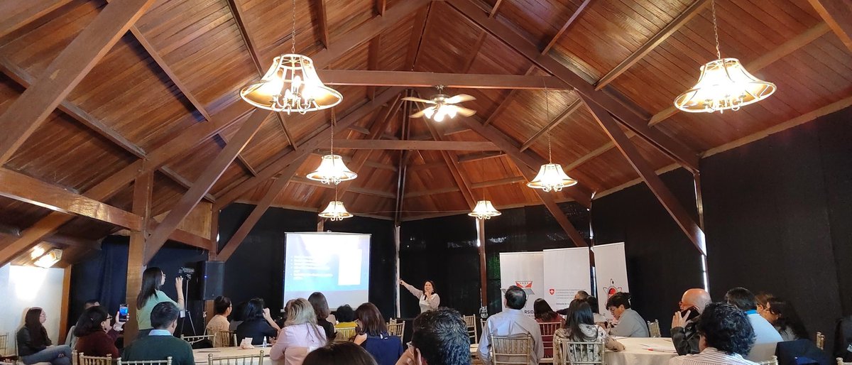CCarlaFM's tweet photo. Training: Curso de comunicación y divulgación de la ciencia #UMSS Bolivia @SofiCabreraEs https://t.co/oOLd2TH2PN