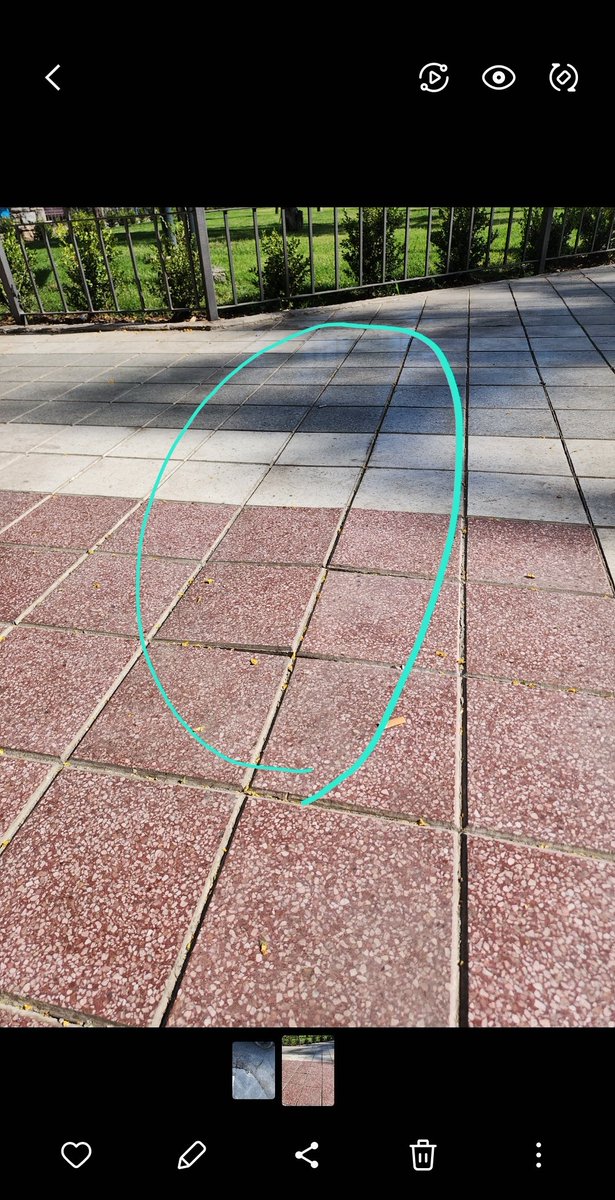 jmadipod's tweet photo. @MartinLlaryora plaza colon esta recientemente remodelada. Ya hay baldosas que se están saliendo, el cordón de colon y Avellaneda se está desmoronando y faltan 2 anforas en la fuente. ¿Se puede reparar en forma rapida o dentro de 10 años habrá que rehacerla de nuevo? https://t.co/xUGrEqMuNs