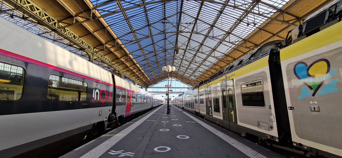 monini_en_train's tweet photo. Gare de Tours.
#sncf #villedetours #tercentrevaldeloire #tgv #tgvatlantique #regio2n #omneopremium https://t.co/jorjTRPXDp