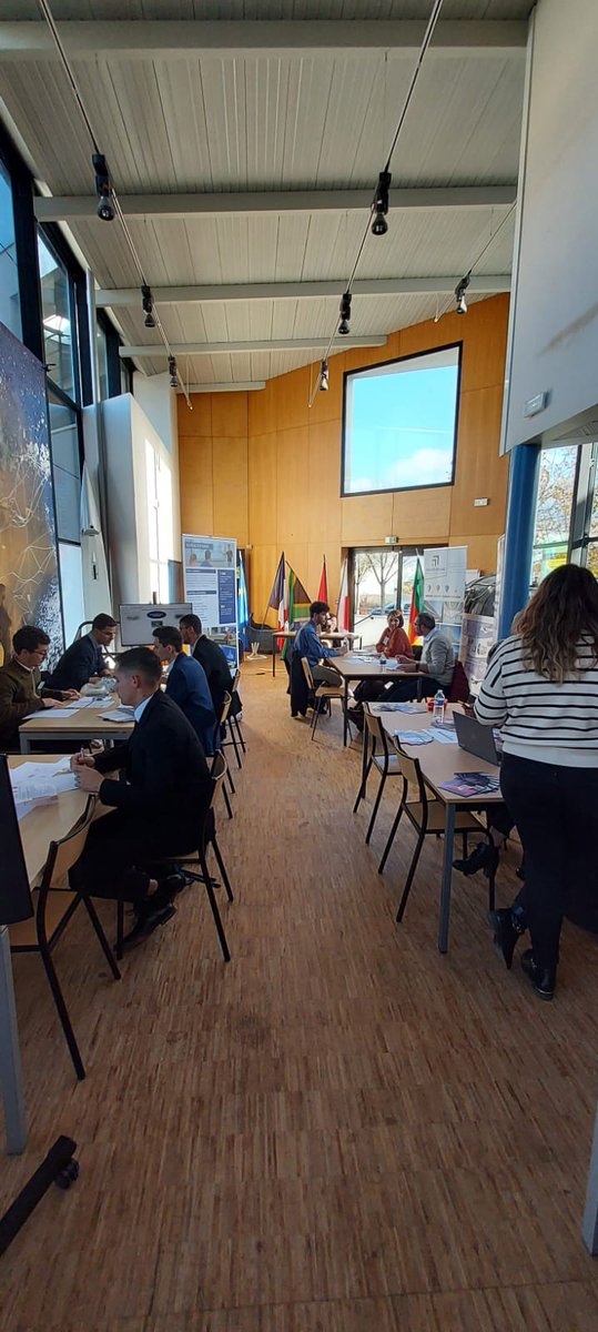 ismanscesi's tweet photo. La 11e édition du Campus Day c'est aujourd'hui à #ISMANSCESI ! 😀 De nombreuses entreprises sont venues à la rencontre de nos étudiants en recherche d'un stage ou d'une alternance 🗣️💬 #jobdating #stagedating https://t.co/ZwfiEBI94s