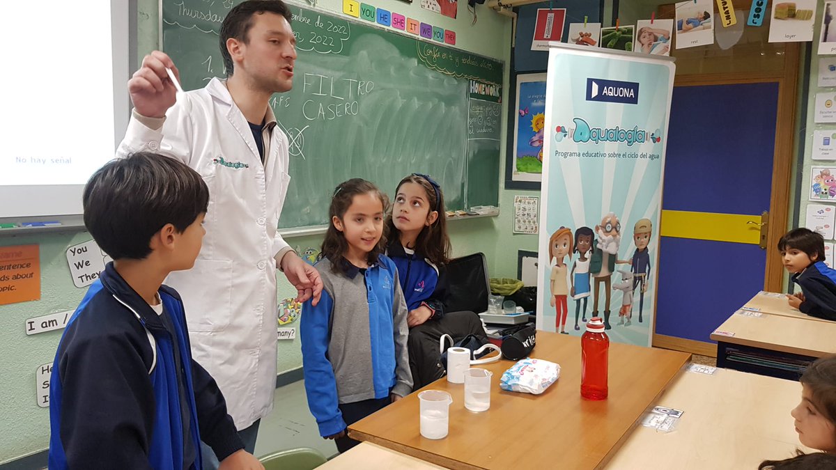 Visitan las aulas de 3º de Primaria para profundizar sobre el agua y sus propiedades, dentro de la asignatura de Science.
#SonríedeCorazón #SonríeMaristas