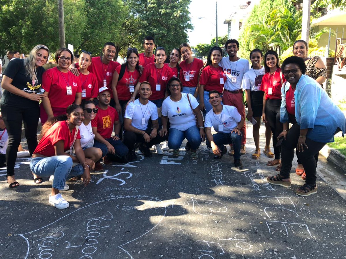 feu_orientec's tweet photo. Como parte de las actividades del #XIIIFNH los delegados participan esta mañana en una acticidad comunitaria, espacio propicio también para rendir homenaje desde el trabajo social a nuestro #FidelPorSiempre https://t.co/hhAap5RFio