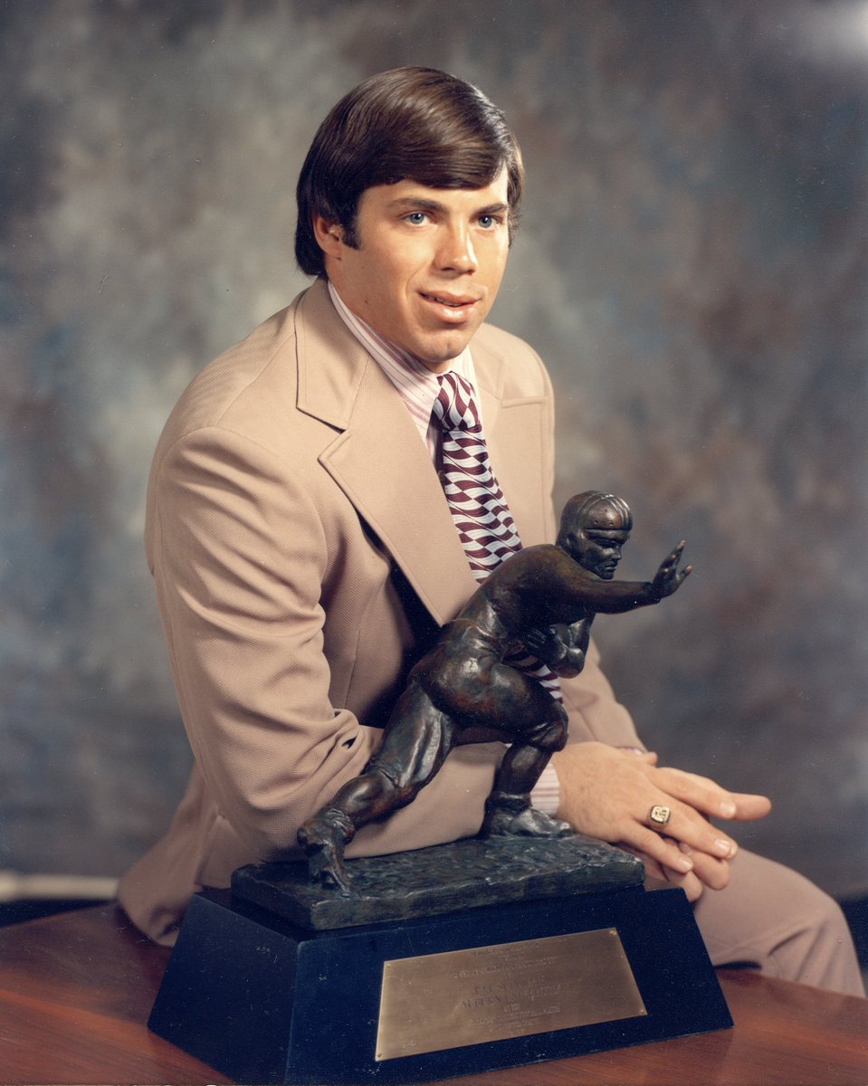 AuburnFootball's tweet photo. 𝗢𝗻 𝘁𝗵𝗶𝘀 𝗱𝗮𝘆 in 1971, QB Pat Sullivan was awarded Auburn’s first @HeismanTrophy in program history🏆 https://t.co/UXJlXNeamp
