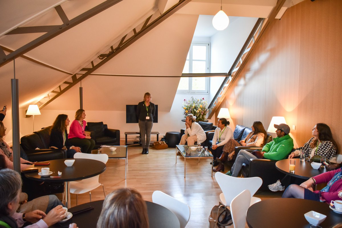 À l'occasion de la Journée internationale pour l'élimination des #violences à l'égard des #femmes, le <a href="/ParlementF/">Parlement Fédération</a> a organisé une action de sensibilisation notamment avec la visite de l'exposition "Blessures de femmes" 
À propos : pfwb.be/actualites/exp… 

#PFWB #25novembre