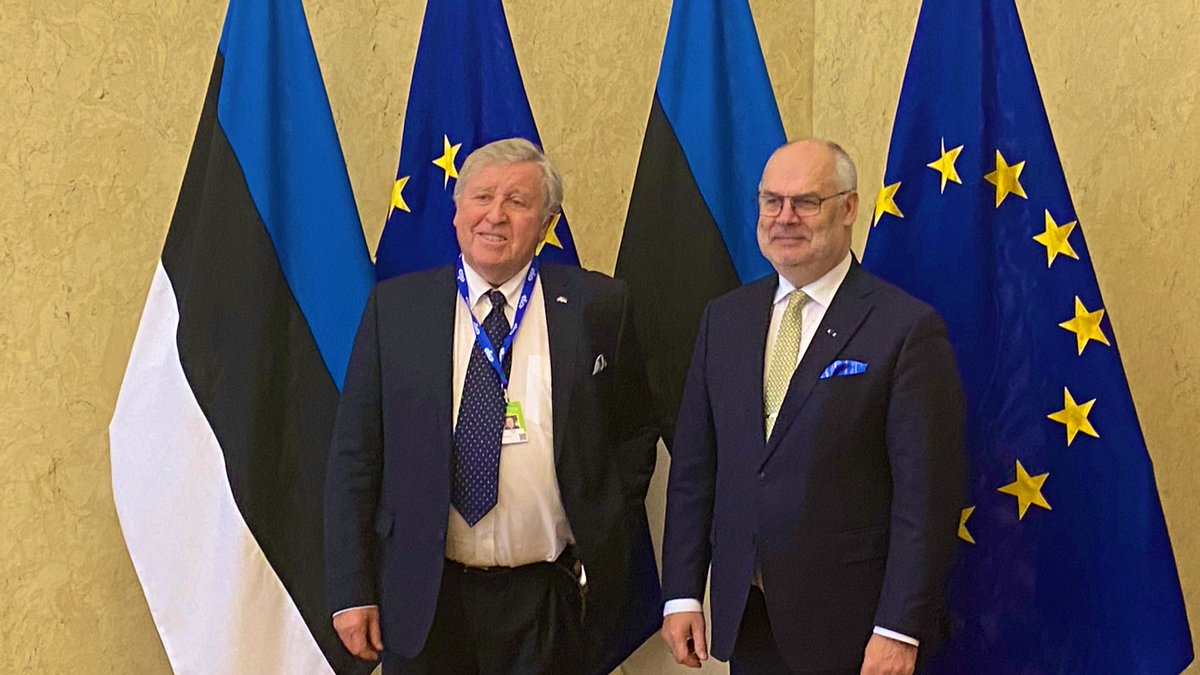 Today 🇳🇴 Jan Erik Holst received the Cross of Terra Mariana by 🇪🇪 President Karis for his long-term promotion of 🇪🇪🇳🇴 cultural relations &amp; films <a href="/TallinnBNFF/">Tallinn Black Nights FF</a> <a href="/norskfilm/">Norsk filminstitutt</a> <a href="/NorwayinEstonia/">Marius Dirdal</a> <a href="/EstembassyOslo/">Estonian Embassy in Norway</a>