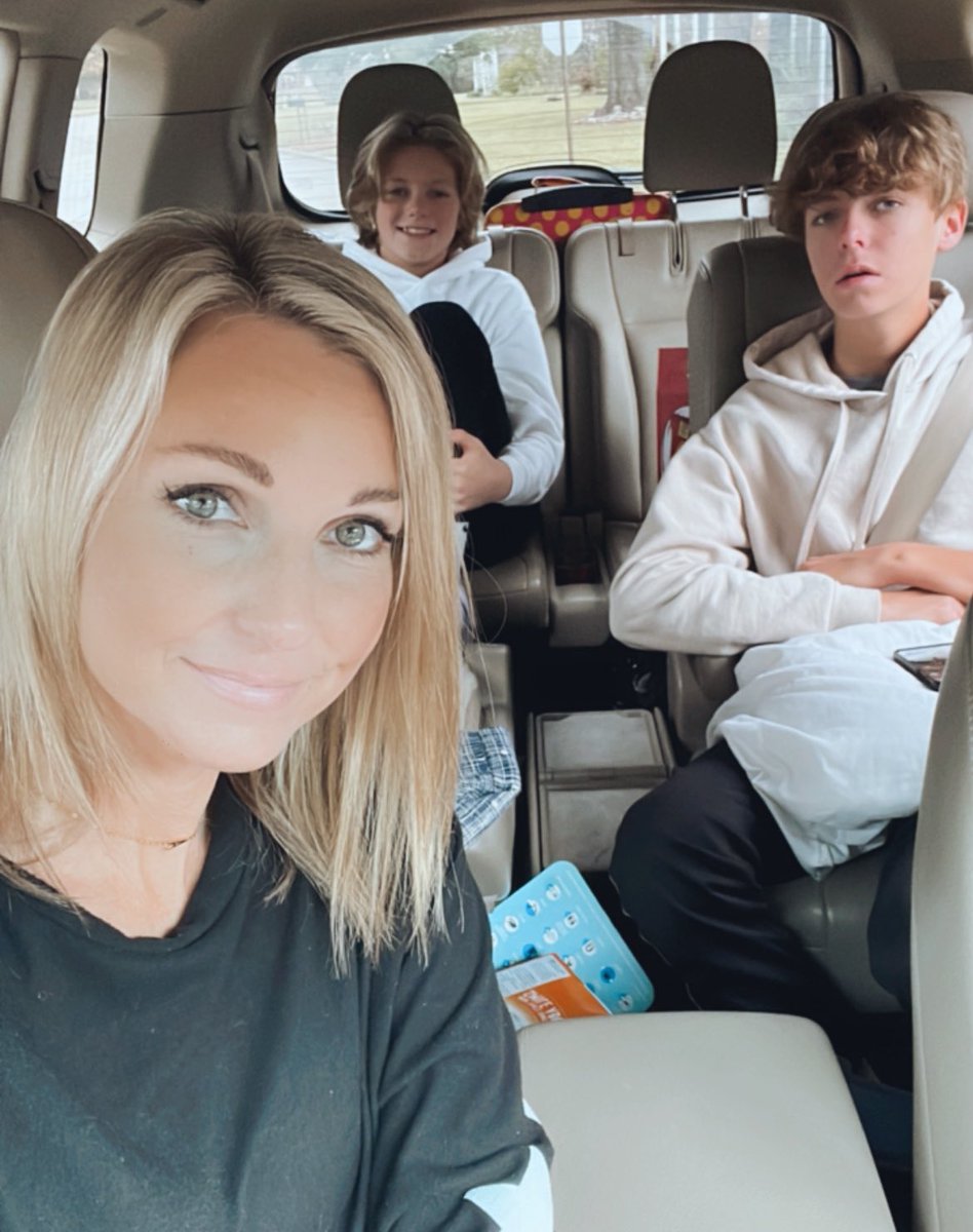 AmandaNall's tweet photo. First holiday in this new season of life. Thankful for the best parents ever. Thankful for my kind-hearted boys. Thankful for new beginnings. 
This is us. 🧡👩‍👦‍👦 https://t.co/eeRXcWaWO5