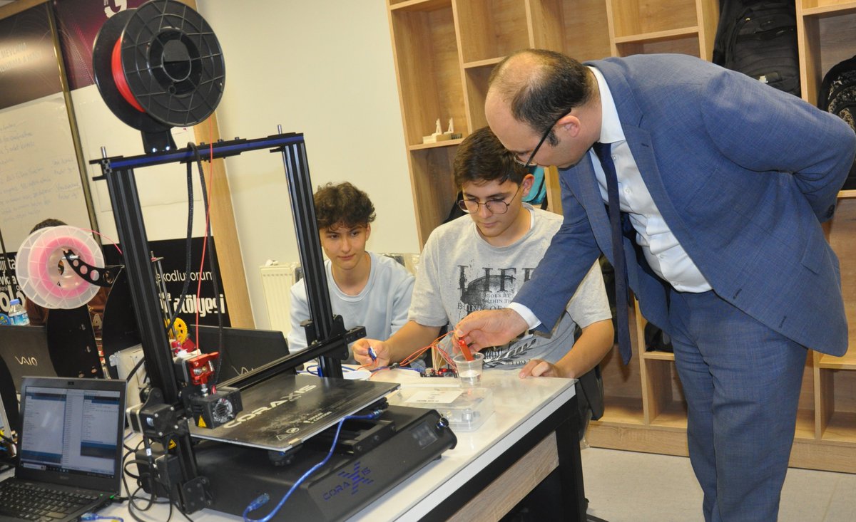 Mevlana_ka's tweet photo. Ajansımız tarafından Robotik Kodlama ve Temel Arduino Eğitimleri kapsamında Karaman MTAL Elektrik-Elektronik Bölümü öğrencilerine yönelik olarak düzenlenen 1.grup eğitimleri tamamlandı

Öğrenciler, Akıllı Su Deposu Yönetimi üzerine çalışma yürüttüler +

@TCSanayi @KalkinmaAjansGM https://t.co/7KETfGZdIC