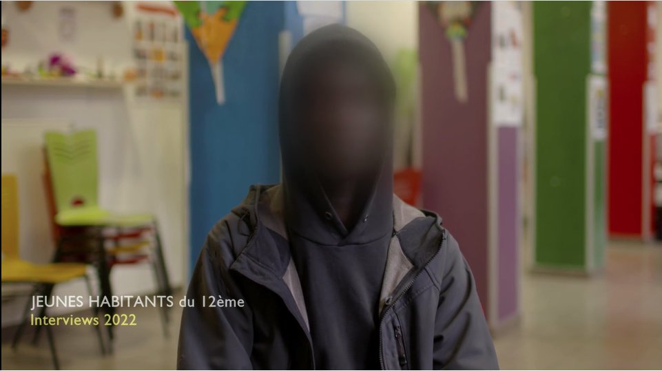 Les jeunes interviewés dans le film racontent comment, au delà des violences physiques, ils reçoivent des amendes à répétition et sont endettés de plusieurs milliers d'euros. 

5/5