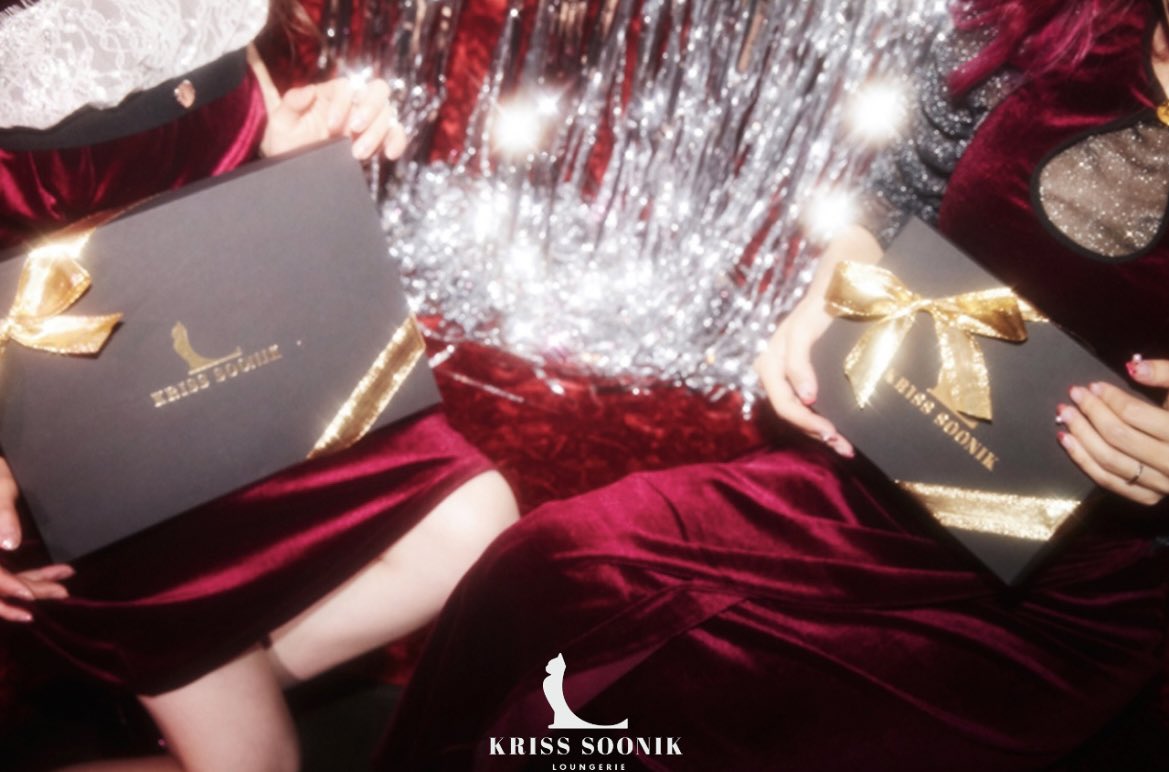 KrissSoonikJP's tweet photo. 大切な方へのクリスマスプレゼント🎅🎁
Kriss Soonikのロゴ入りボックスでラッピングします✨ https://t.co/ueVJpp2HND