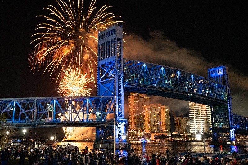 CityofJaxEvents's tweet image. TOMORROW NIGHT: Join us for the Jacksonville Light Boat Parade and 904 Pop Up event! Local vendors will be in Riverfront Plaza at 4 pm. The parade begins at 6pm followed by festive fireworks on the Main Street &amp;amp; Acosta Bridge.

For more information: Jaxlightboatparade.com