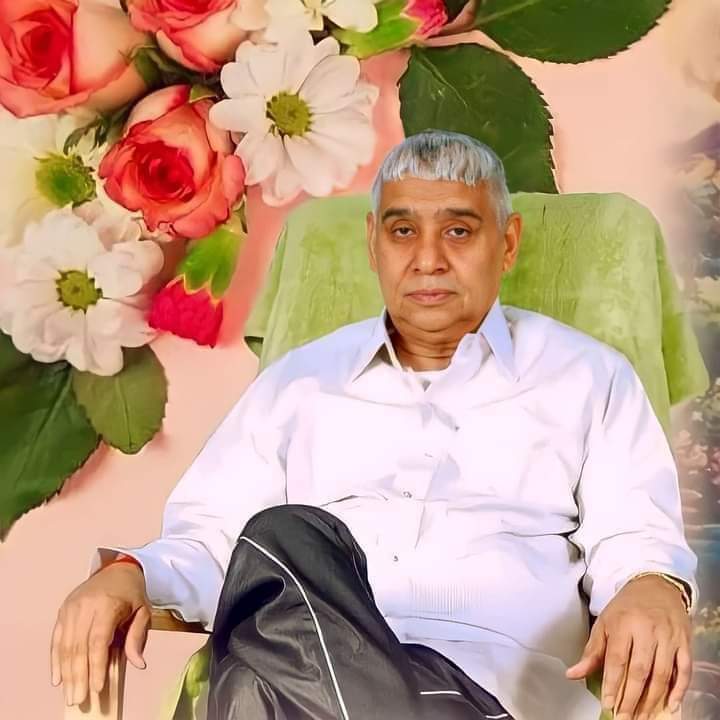 🌸🙇🏽‍♂️🌷🌹🙏नाम सुमरले सुकर्म करले कौन जाने कल की खबर नहीं पल की।
सर्व सोने की लंका थी, रावण से रणधीरं। एक पलक में राज विराजी, जम के पड़े जंजीरं।।
दुर्योधन से राजा होते, संग इकोतर भाई। ग्यारह क्षौंणी संग चलै थी, देहि गीदन खाई।।
उदय अस्त बीच चक्र चलैं थे, ऐसे जन ठकुराई।
