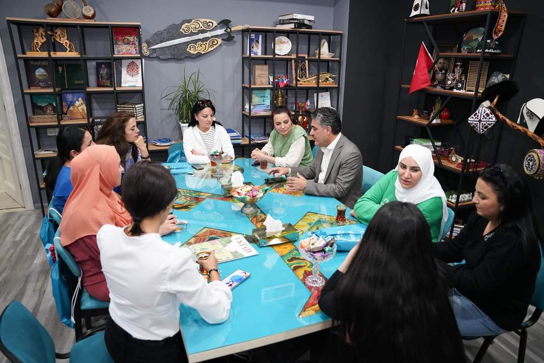 SevinjFadai's tweet photo. Qeyri-Hökumət Təşkilatlarına Dövlət Dəstəyi Agentliyinin maliyyə yardımıyla həyata keçirdiyimiz "Öz işini qur" sahibkarlıq üzrə təlim proqramının təşkili layihəsi çərçivəsində "Hədəf" Şirkətlər Qrupunun rəhbəri Shamil Sadiq və əməkdaşkları ilə görüşümüz baş tutdu.#layihə #PROJECT https://t.co/8lAObzu84o