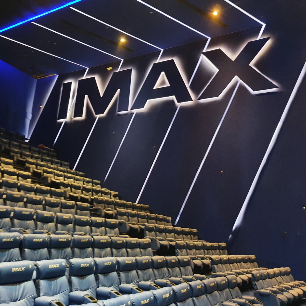 TVMupdates's tweet photo. #Kerala's First #IMAX screen all ready to be opened on Dec 2nd at #LuluMallTrivandrum #PVRSuperplex The Audi will have 276 beautiful and very comfortable seats with IMAX logos. 🥰😍🥰🔥
#PVR #Superplex #Thiruvananthapuram #Lulu #തിരുവനന്തപുരം 🔥🔥🔥 https://t.co/uqKhj5UXy8