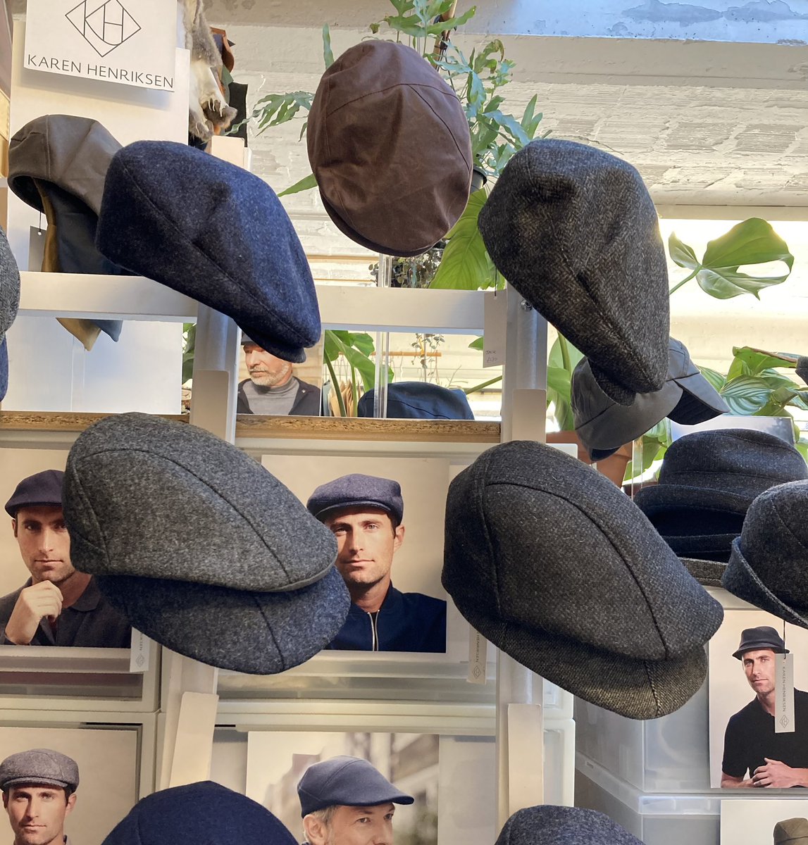 KHmillinery's tweet photo. Cockpit Winter Open Studios now open, today and all weekend. Come along and #shopindependent !
@cockpit_studios 
https://t.co/0Rs2d5z74x https://t.co/ACndHg9cJy