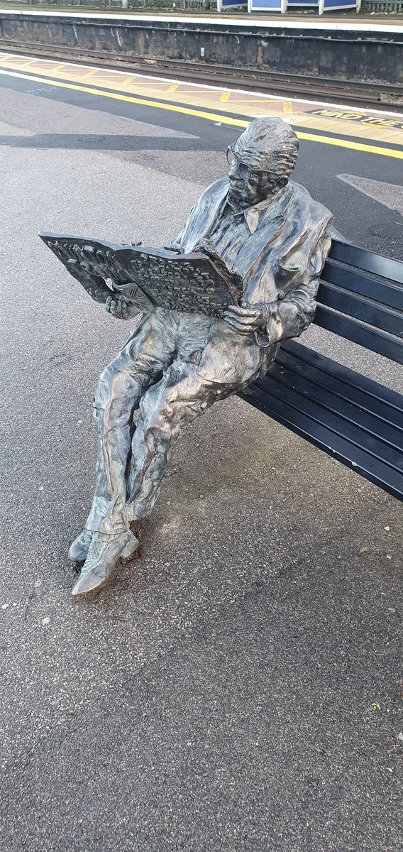 PaulMBigland's tweet photo. A statue of a man much admired. Sir Nicholas Winton. Nowadays @SuellaBraverman would have had the #kindertransport children deported to Rwanda on arrival. https://t.co/v3aPsYdFTr