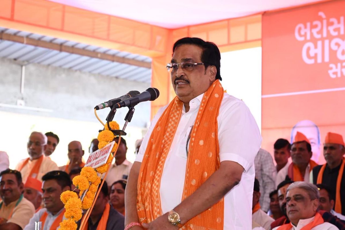 CRPaatil's tweet photo. મા અંબાની પુણ્યભૂમિ પર દિયોદરનાં કોટડા ખાતે વિજય-વિશ્વાસ સંમેલન અંતર્ગત જાહેર સભાને સંબોધન કર્યું. https://t.co/KBXlvQBOG9