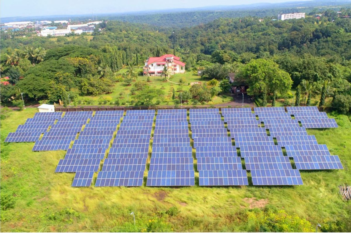 AshwiniVaishnaw's tweet photo. Towards a greener railway.

350 kWp capacity solar park installed at Ratnagiri Station, Maharashtra. https://t.co/6CaG7dC0hO